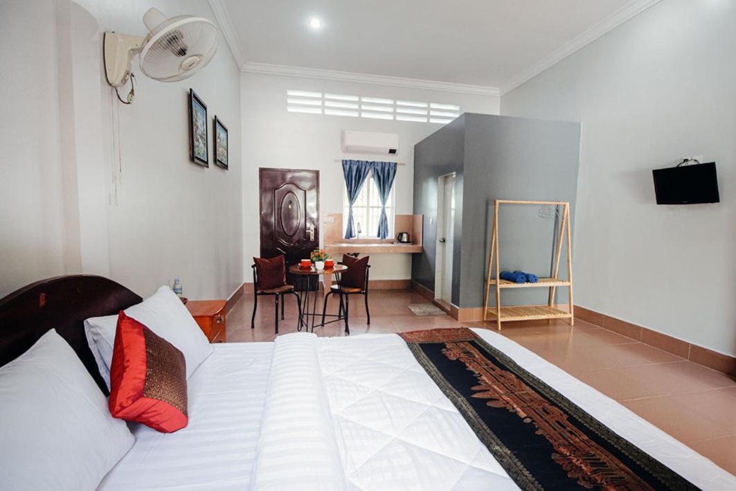 Lea'S Guesthouse And Restaurant Kampot Eksteriør billede